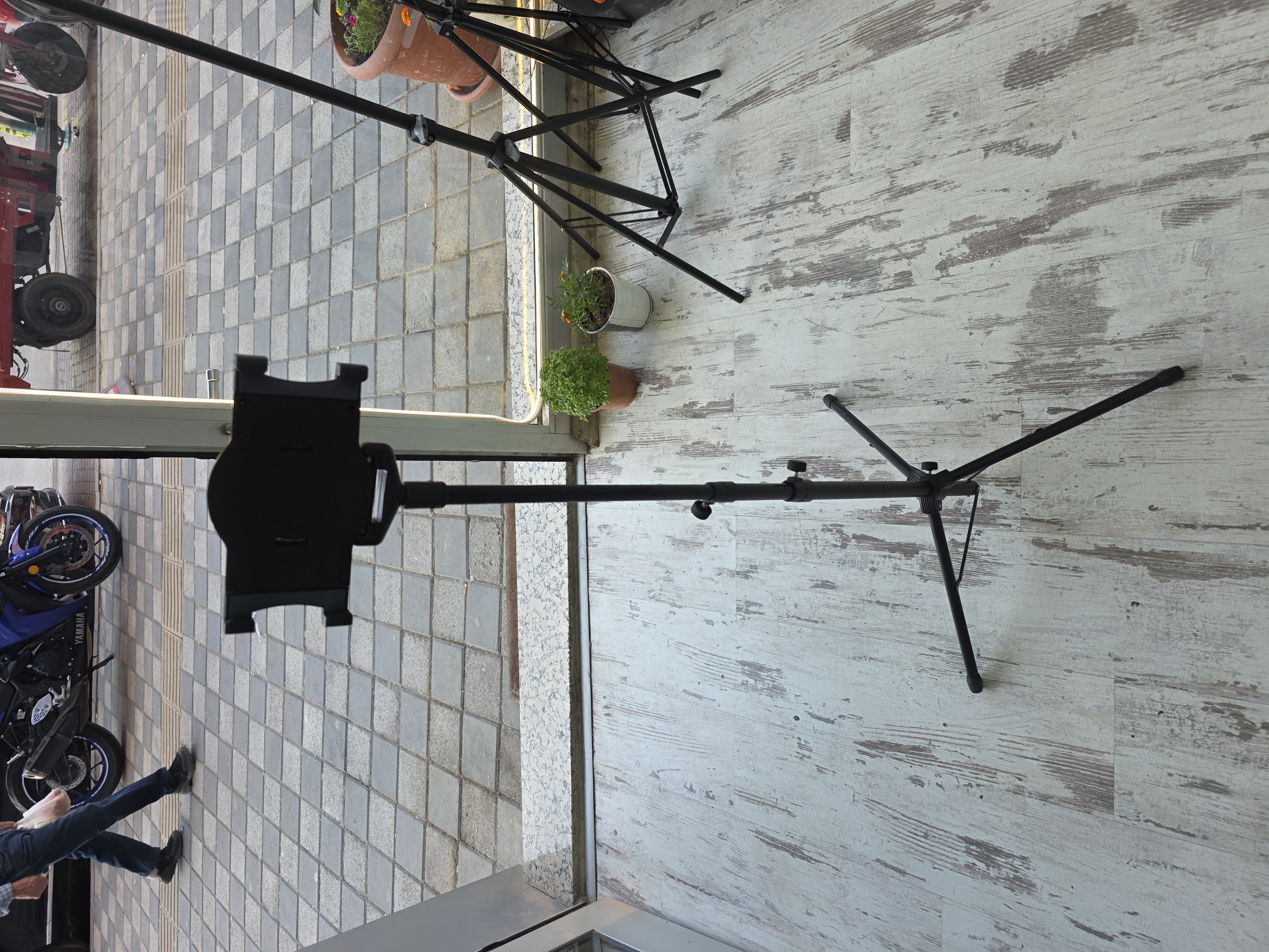 TABLET TRİPODU SİYAH